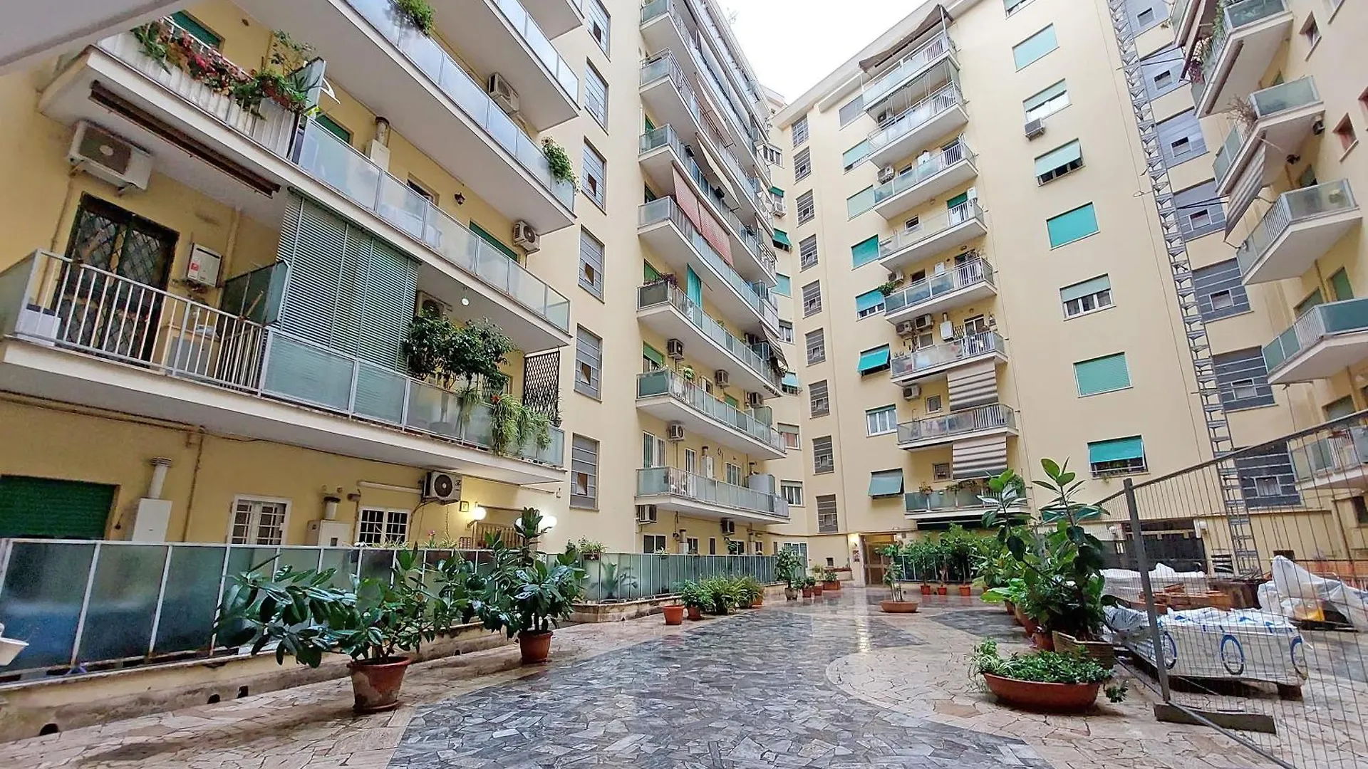Ych- Bagnera Suites Rome Italy