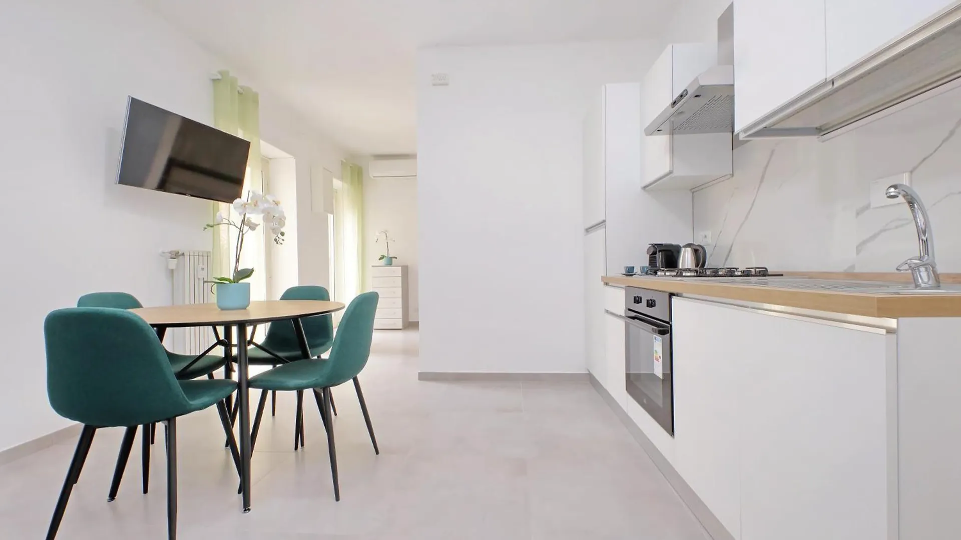 Ych- Bagnera Suites Rome 0*,  Italy