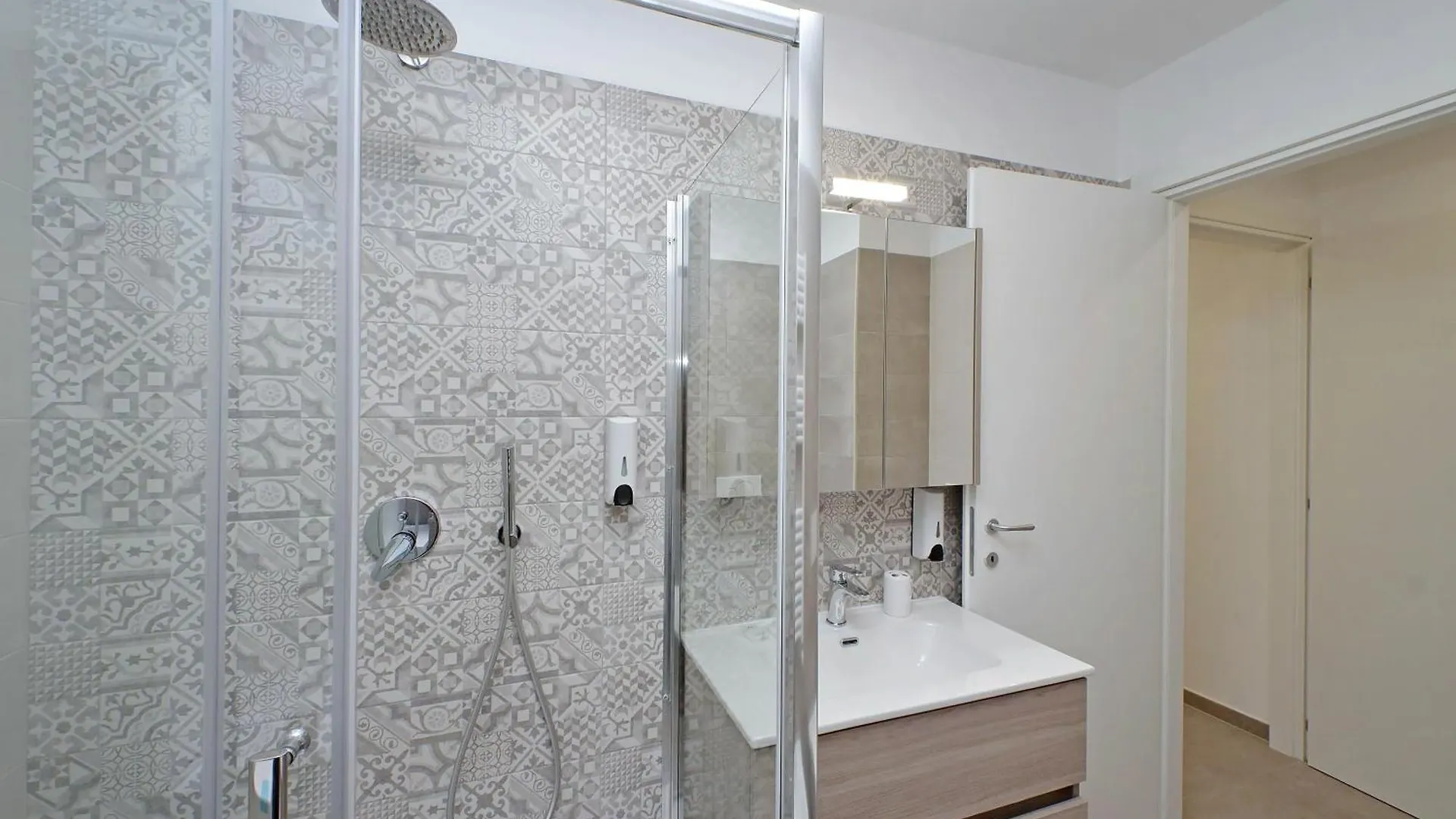 Ych- Bagnera Suites Rome Apartment